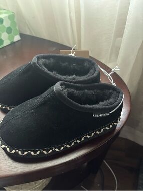 BearPaw Black Plush Slip-On Tabitha
